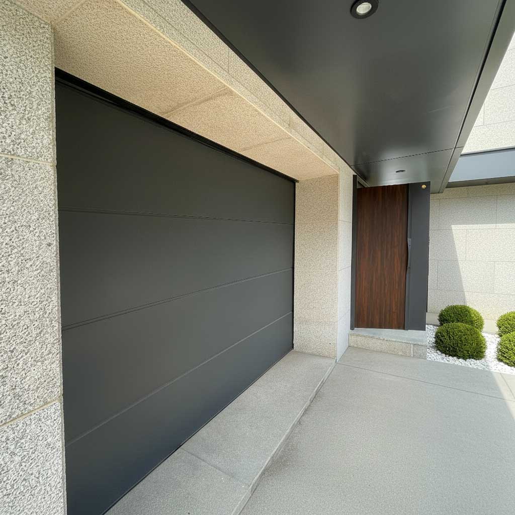दीर्घकालीन वापरासाठी डिझाइन केलेले टिकाऊ गॅरेज दरवाजे